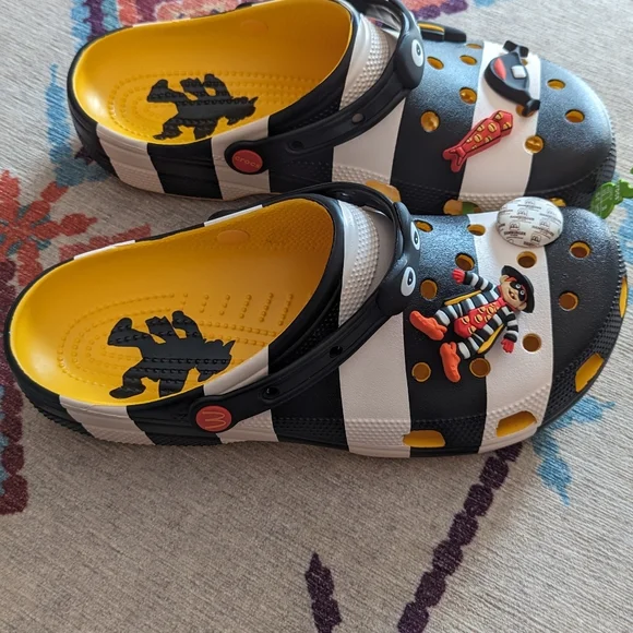 Crocs x McDonald's Hamburglar Men's size 12 NIP - Picture 3 of 7